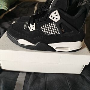 Jordan 4 white thunder